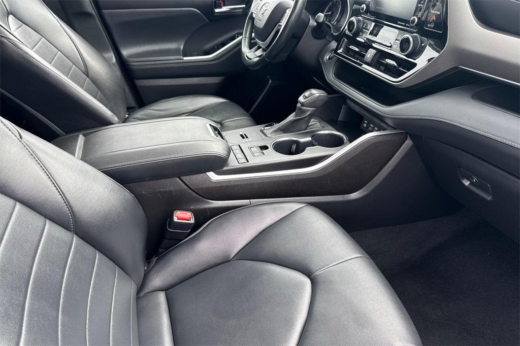 used 2022 Toyota Highlander car, priced at $32,600