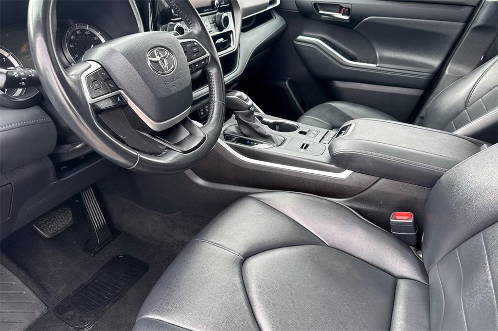 used 2022 Toyota Highlander car, priced at $32,600
