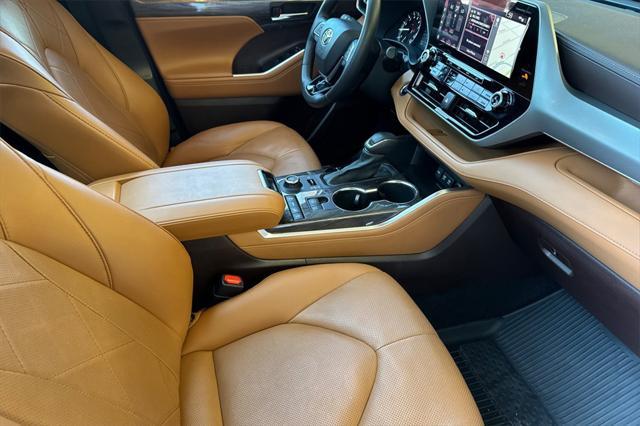 used 2021 Toyota Highlander car, priced at $39,893