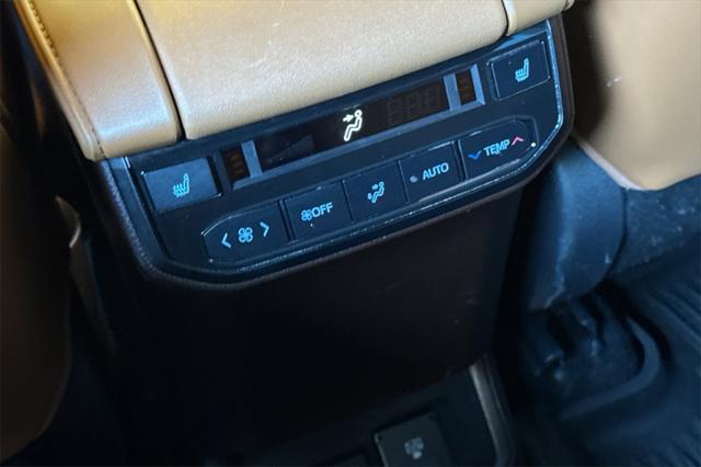 used 2021 Toyota Highlander car, priced at $39,893