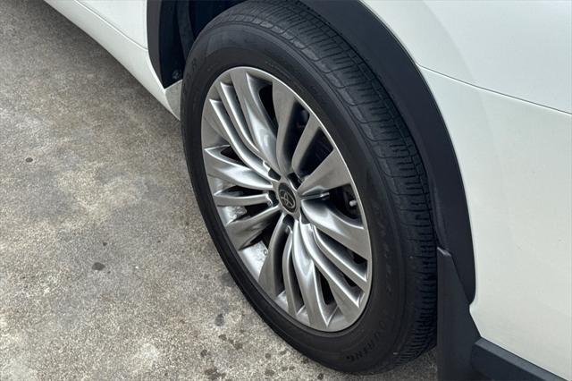 used 2021 Toyota Highlander car, priced at $40,253