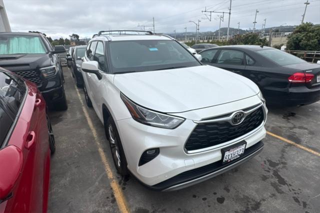 used 2021 Toyota Highlander car, priced at $40,253