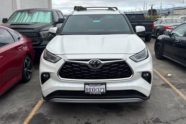 used 2021 Toyota Highlander car, priced at $40,253