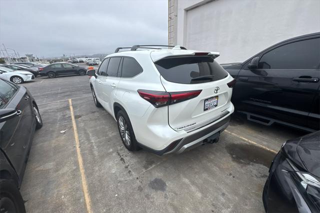 used 2021 Toyota Highlander car, priced at $40,253