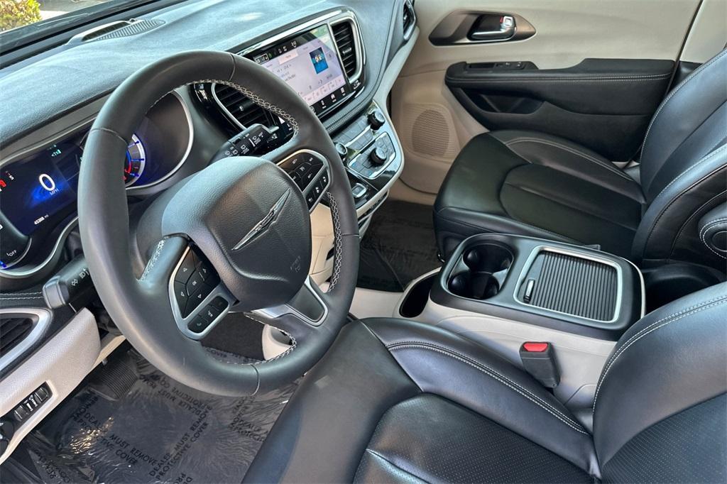used 2023 Chrysler Pacifica Hybrid car, priced at $28,991