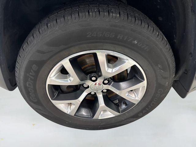 used 2015 Jeep Cherokee car, priced at $13,195