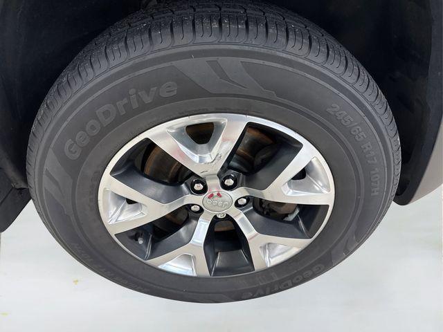 used 2015 Jeep Cherokee car, priced at $13,195