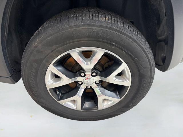 used 2015 Jeep Cherokee car, priced at $13,195
