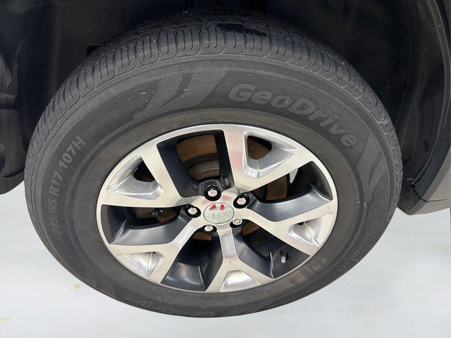 used 2015 Jeep Cherokee car, priced at $13,195