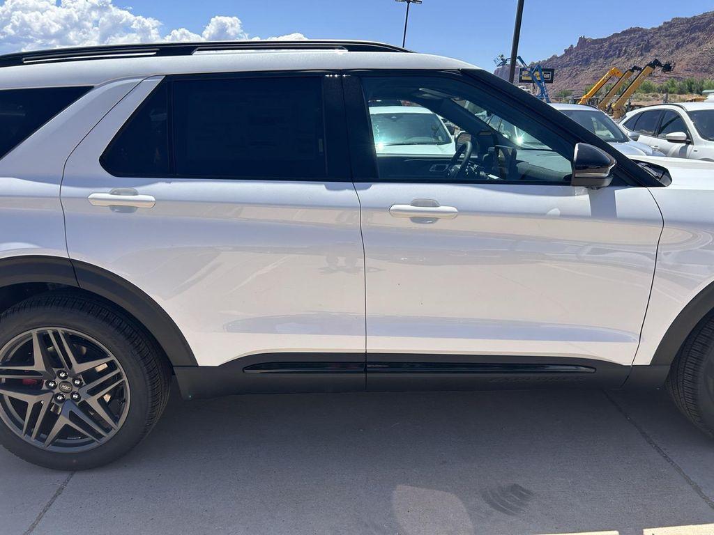 new 2025 Ford Explorer car, priced at $60,680