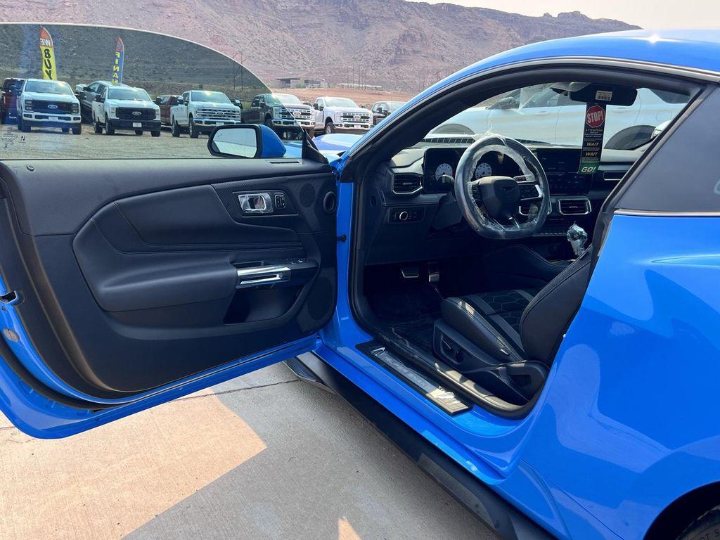 new 2025 Ford Mustang car