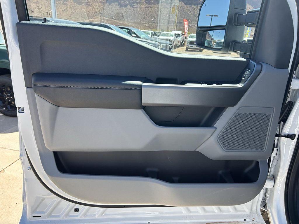new 2025 Ford F-350 car, priced at $57,160