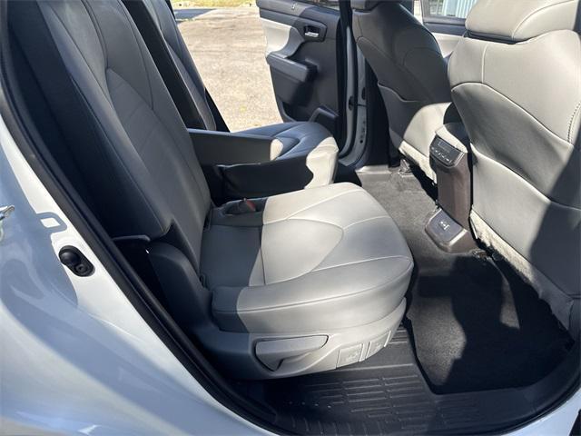 used 2022 Toyota Highlander car, priced at $39,400