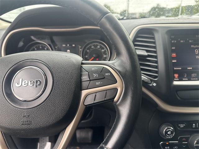 used 2015 Jeep Cherokee car, priced at $10,799