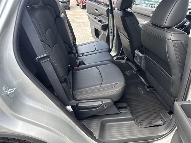 new 2025 Nissan Pathfinder car, priced at $43,350
