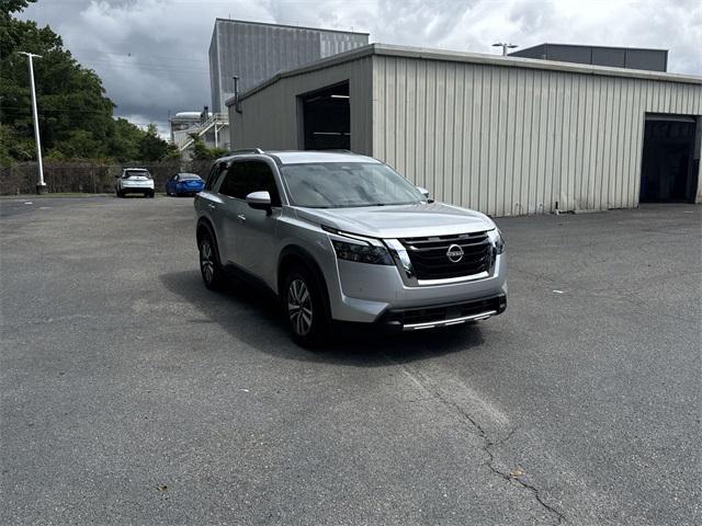 new 2025 Nissan Pathfinder car, priced at $40,523