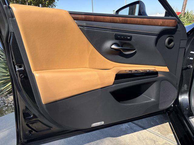 used 2023 Lexus ES 300h car, priced at $37,999