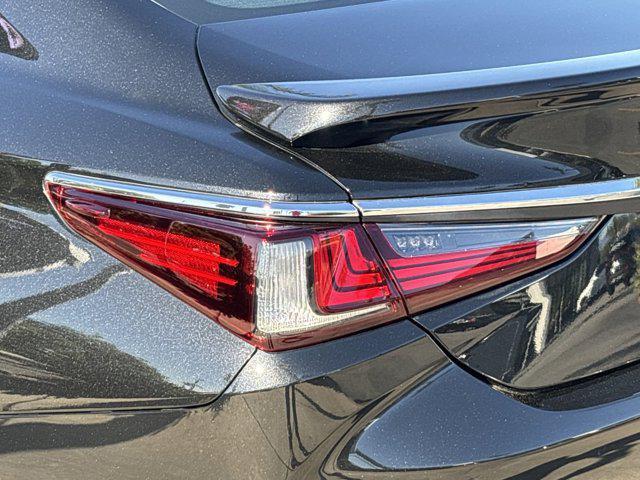 used 2021 Lexus ES 300h car, priced at $33,998