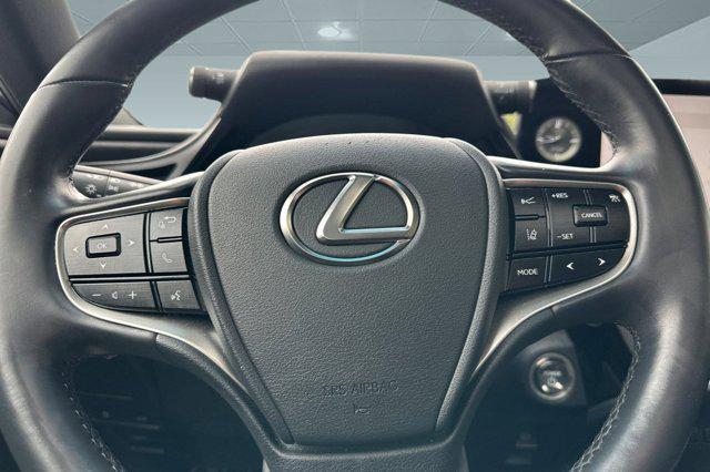 used 2025 Lexus ES 300h car, priced at $40,897
