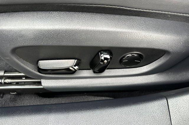 used 2025 Lexus ES 300h car, priced at $40,897