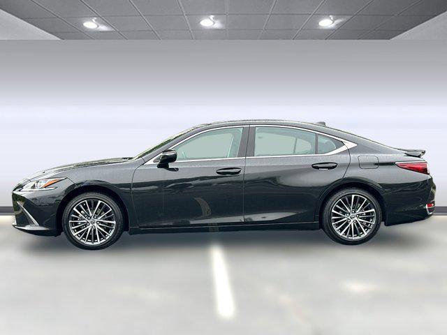 used 2025 Lexus ES 300h car, priced at $40,897