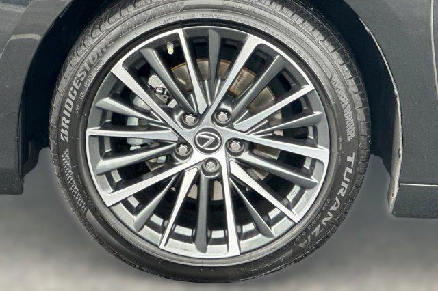 used 2025 Lexus ES 300h car, priced at $40,897