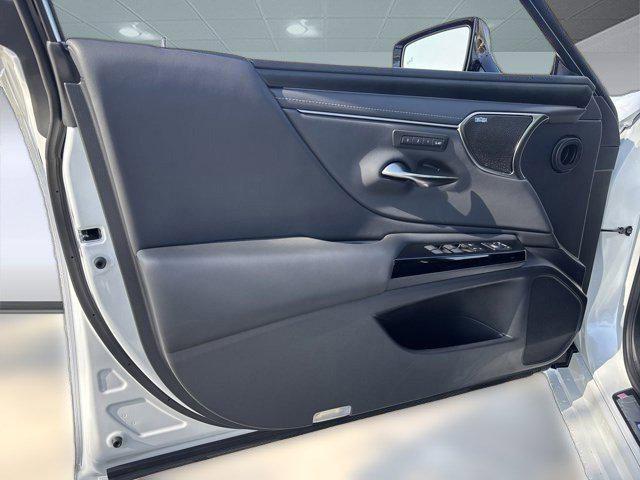 new 2025 Lexus ES 300h car, priced at $58,054