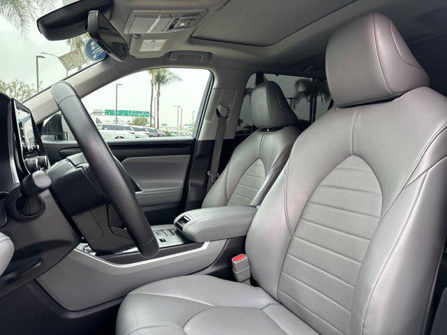 used 2022 Toyota Highlander car, priced at $35,698