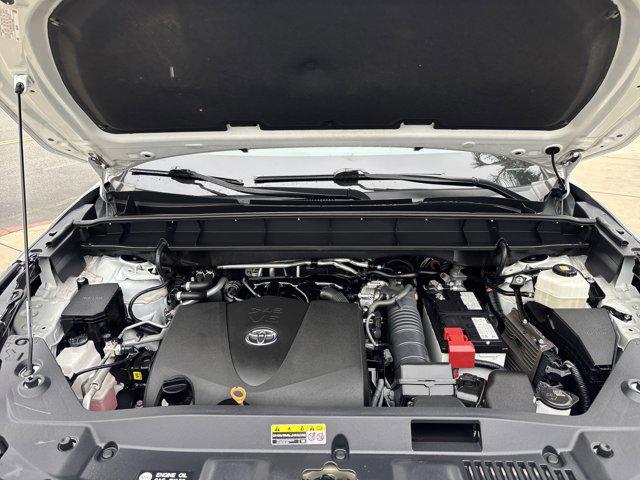 used 2022 Toyota Highlander car, priced at $35,698