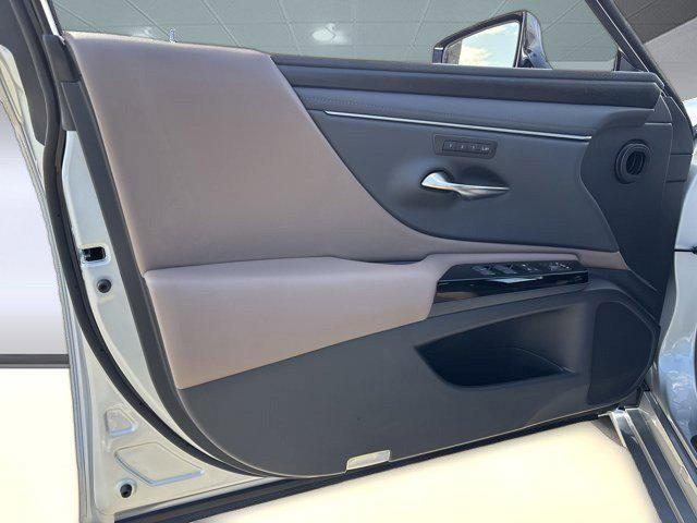 new 2025 Lexus ES 350 car, priced at $50,114