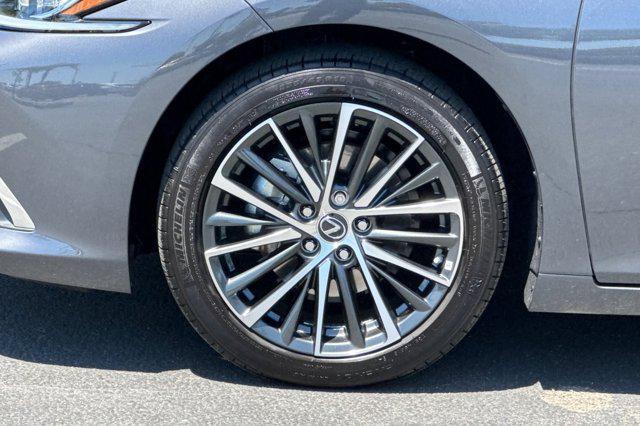 new 2025 Lexus ES 300h car, priced at $48,693