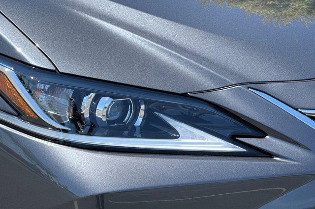 new 2025 Lexus ES 300h car, priced at $48,693