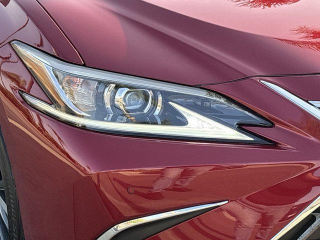 new 2025 Lexus ES 300h car, priced at $46,556