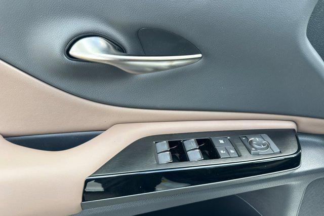 new 2025 Lexus ES 350 car, priced at $44,375