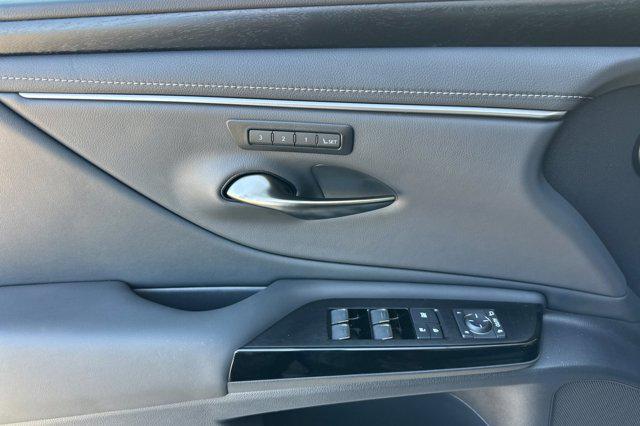 new 2025 Lexus ES 300h car, priced at $48,479