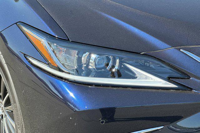 new 2025 Lexus ES 300h car, priced at $48,479