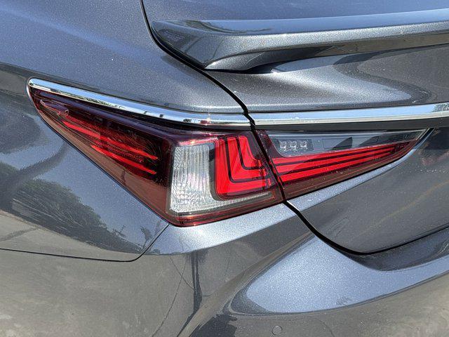 used 2024 Lexus ES 300h car, priced at $39,998