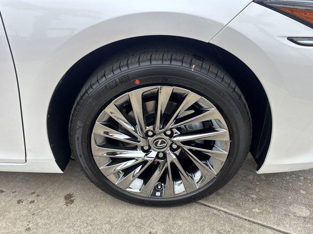 new 2025 Lexus ES 300h car, priced at $56,810