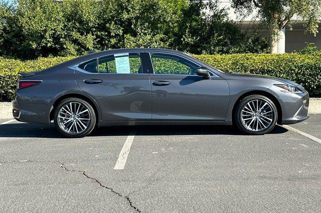 used 2025 Lexus ES 300h car, priced at $42,999