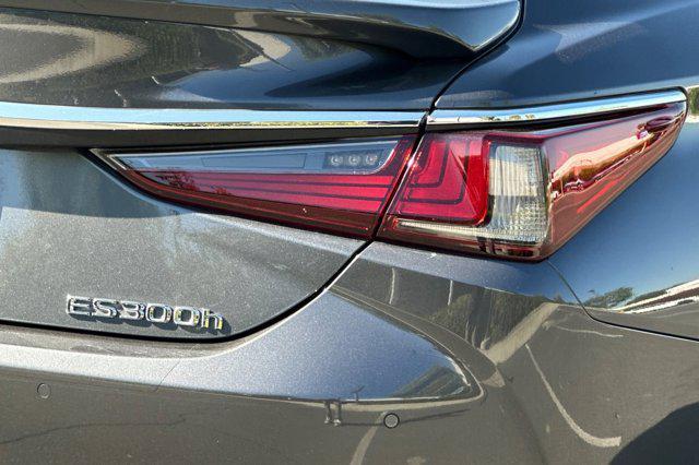 used 2025 Lexus ES 300h car, priced at $42,999