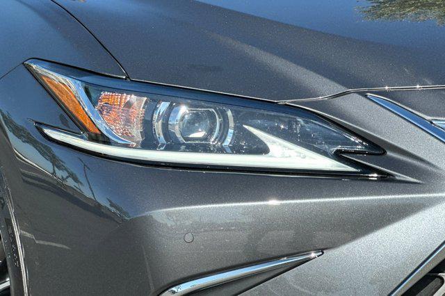 used 2025 Lexus ES 300h car, priced at $42,999
