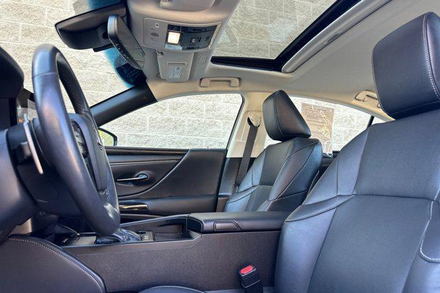 used 2025 Lexus ES 300h car, priced at $42,999