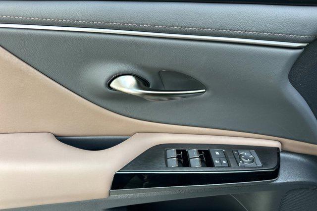 new 2025 Lexus ES 350 car, priced at $44,414