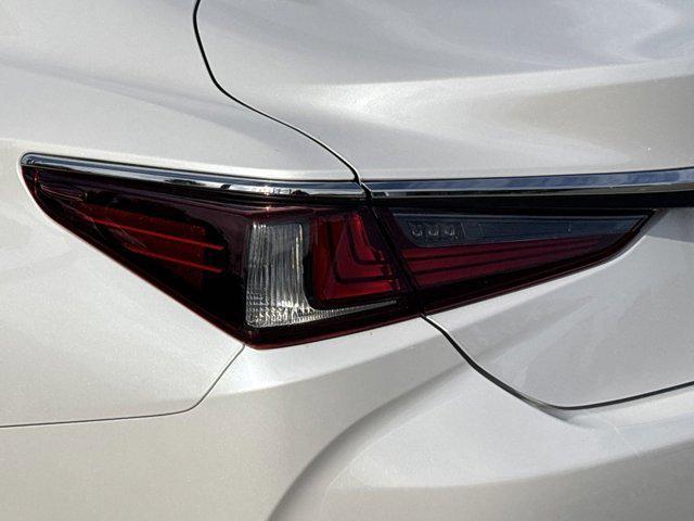 new 2025 Lexus ES 350 car, priced at $42,120