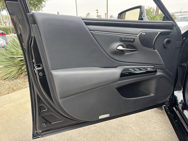 new 2025 Lexus ES 300h car, priced at $56,509