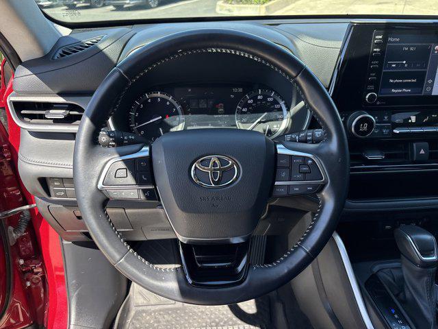 used 2021 Toyota Highlander car, priced at $31,998