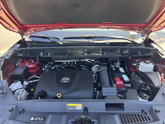 used 2021 Toyota Highlander car, priced at $31,998