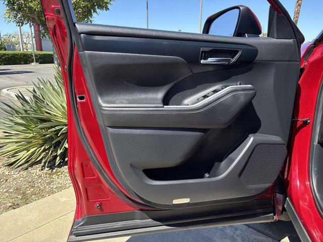 used 2021 Toyota Highlander car, priced at $31,998