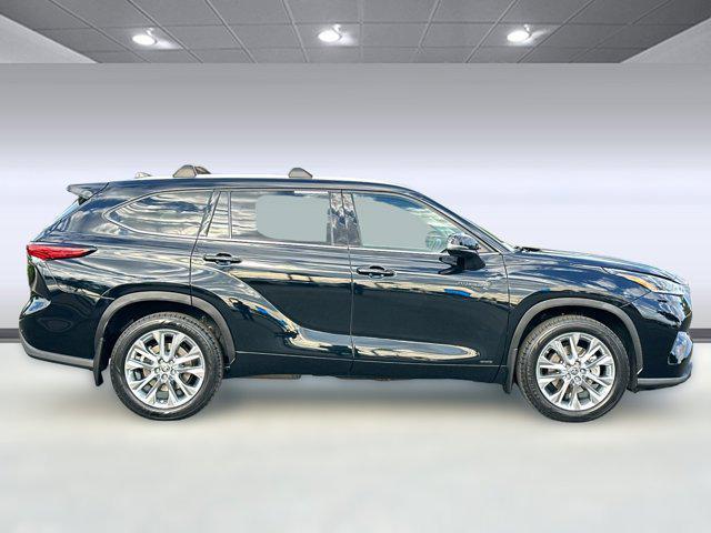used 2021 Toyota Highlander Hybrid car, priced at $32,499