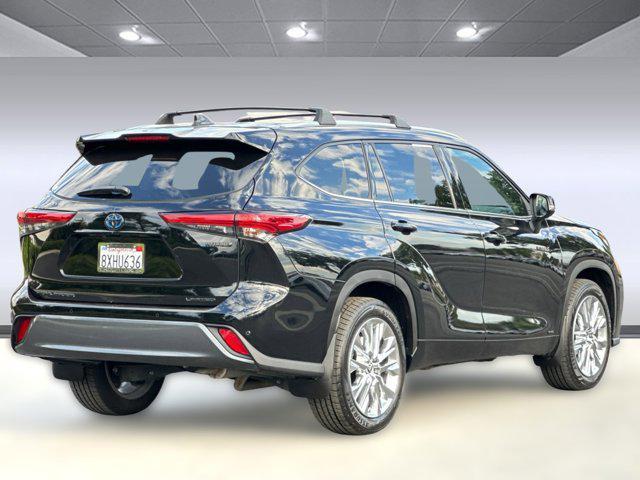 used 2021 Toyota Highlander Hybrid car, priced at $32,499